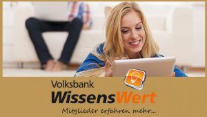 Junge Frau mit Laptop, daneben Logo der Volksbank und Schriftzug 'WissensWert'.